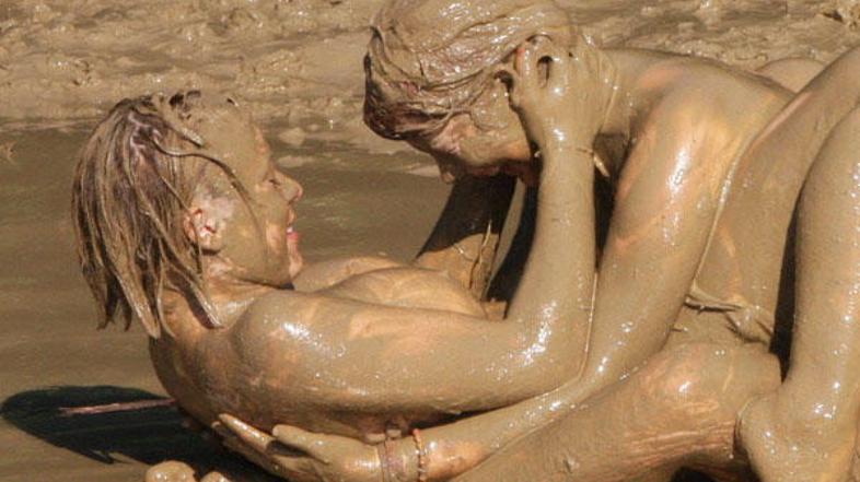 Blato je bilo in še vedno ostaja zaščitni znak festivala Rock Otočec.