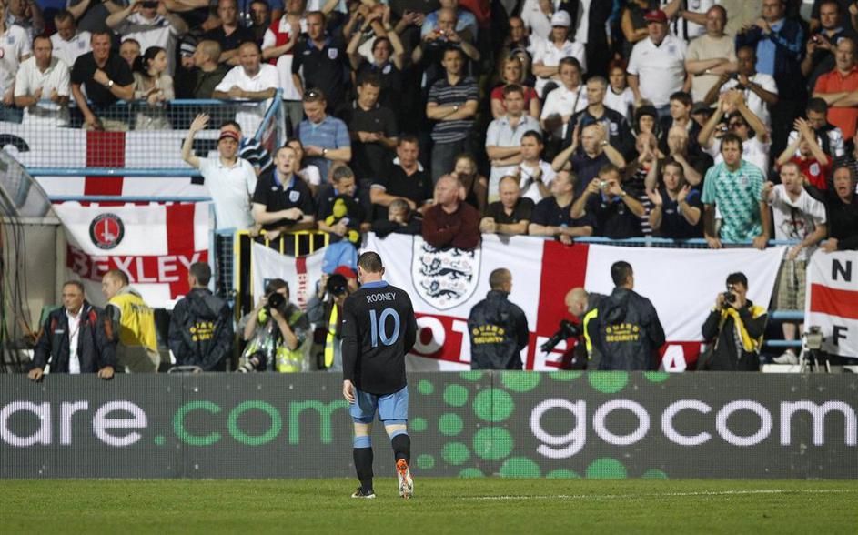 črna gora anglija rooney rdeči karton