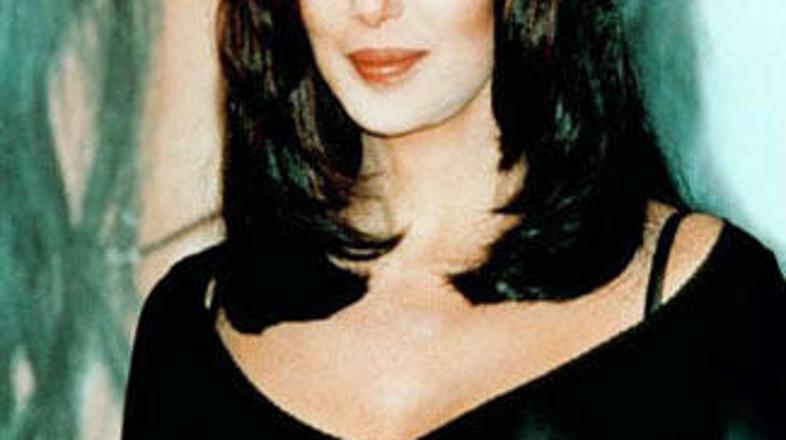 Cher se ni poročila.