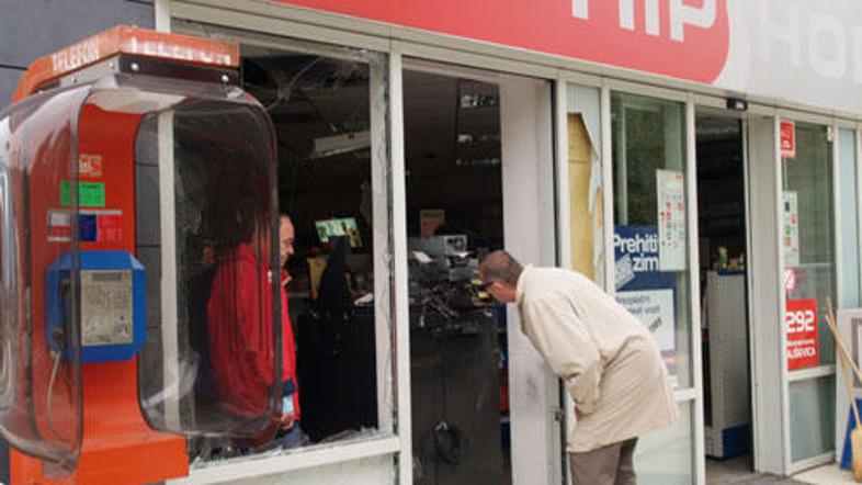 Do vloma v bankomat je prišlo ponoči.