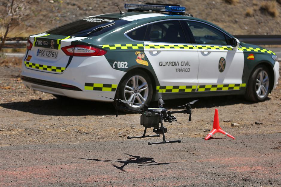 Dron in policija | Avtor: Epa