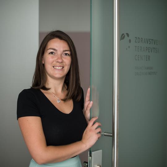 URŠKA MIKOLIČ, zakonska in družinska psihoterapevtka – stažistka