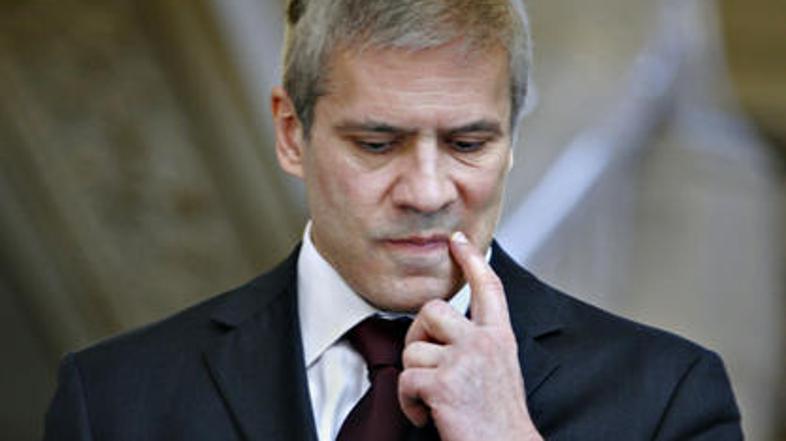 Sodišče v Beogradu je srbskemu predsedniku Borisu Tadiću zaradi pitja alkohola n