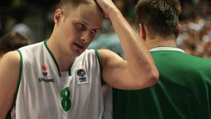 Rašo Nesterović bo preostanek letošnje sezone prebil v bolniški postelji. (Foto: