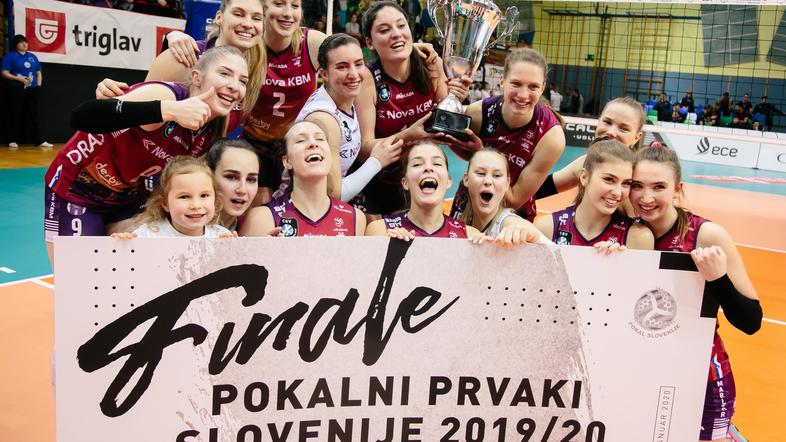 Nova KBM Branik : Calcit Volley