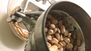 mlinček za arašidovo maslo