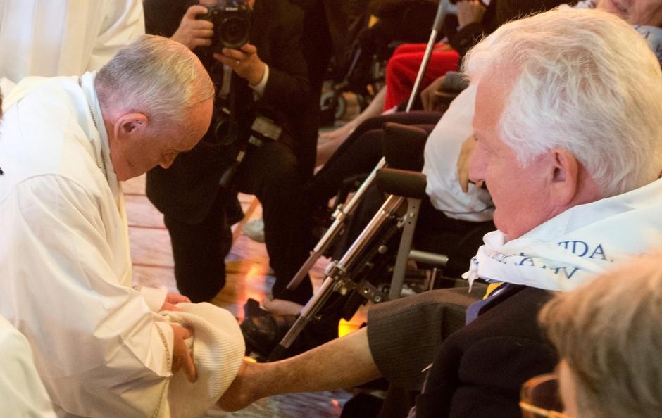 Papež Frančišek, umivanje nog | Avtor: EPA