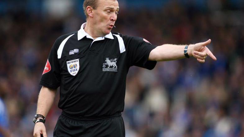 Graham Poll kritizira Fifo. (Foto: AFP)