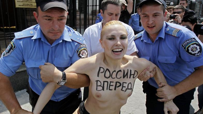 aktivistka, Putin, posmehovanje