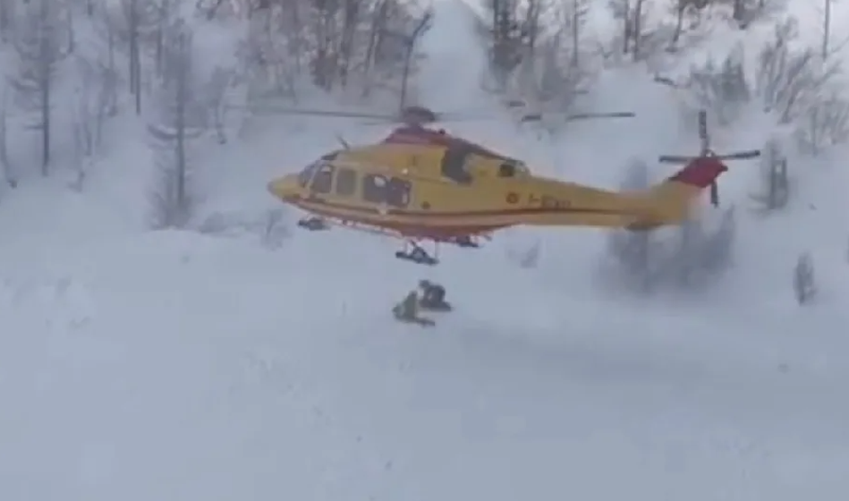 V Alpah plaz zasul smučarje: Dva mrtva, več pogrešanih