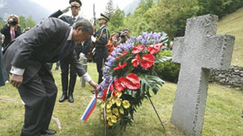 Predsednik republike Danilo Türk je v Soči položil venec v spomin žrtvam prve sv