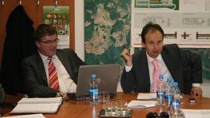 Gregor Ficko, direktor DRSC, v družbi Tomaža Willenparta (levo). (Foto: Živa Zak