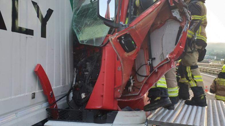 nesreča dolenjska avtocesta tovornjak