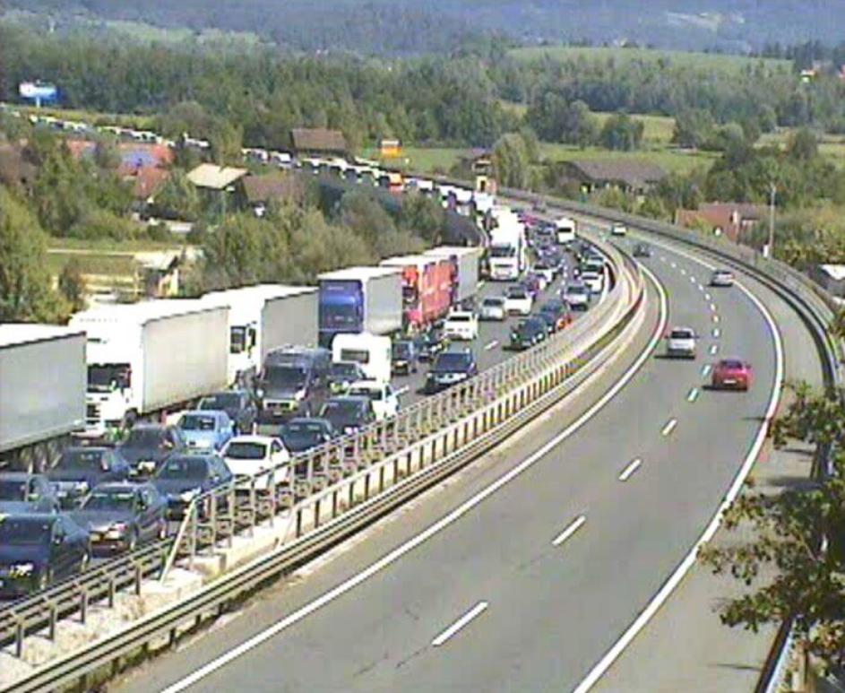 primorska avtocesta zastoj kolona