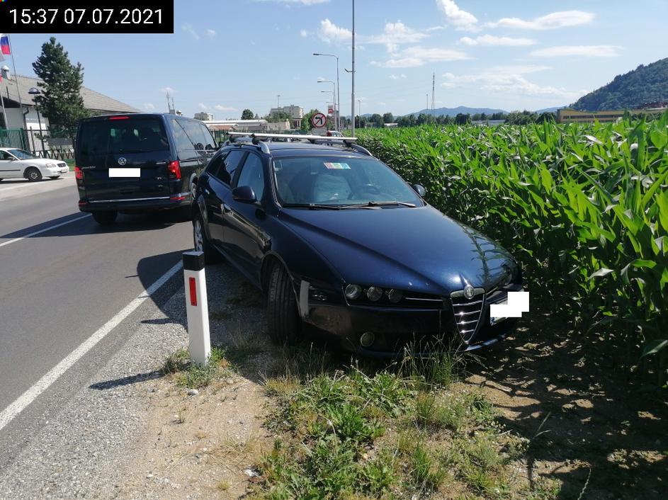 Nepravilno parkiranje ob kranjski vojašnici