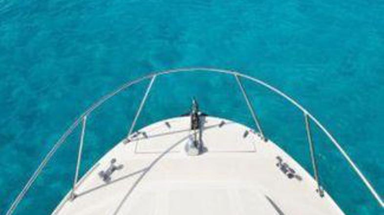 Jahto je prevarantska dvojica sunila tako, da sta prepričala uslužbenca v marini