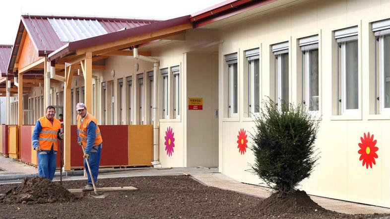 Na modularnem vrtcu v Podlubniku potekajo še zadnja dela pred jutrišnjim tehničn