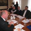 Župani zgornjegorenjskih občin so na sestanku z Dušanom Mitrovićem (levo) z Gurs