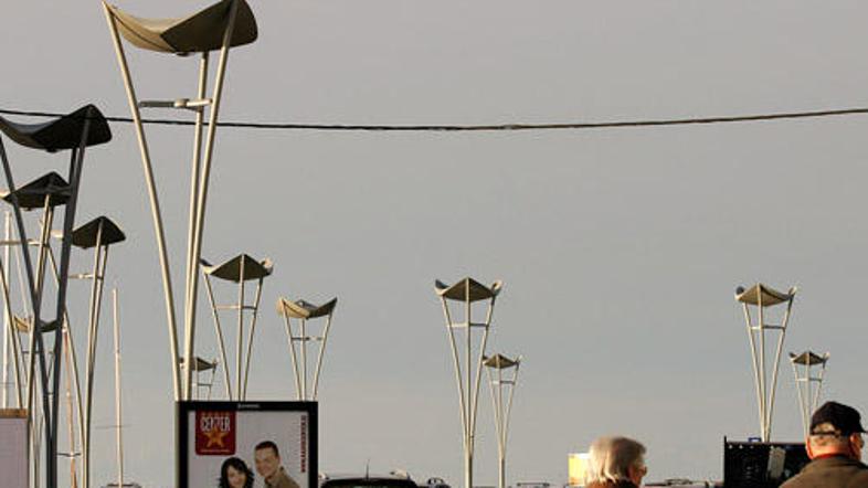 Dobavitelji in monterji luči za koprski pomol so se znašli pod drobnogledom krim