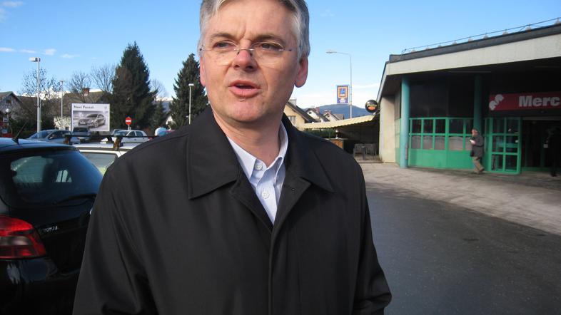 "Če bodo pripravljeni podpisati zakonito pogodbo, bodo leteli, sicer ne bodo," j