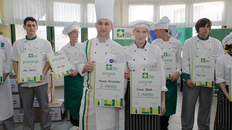 Najboljša med 17 odličnimi mladimi kuharji iz vse Slovenije sta bila Tomaž Privo