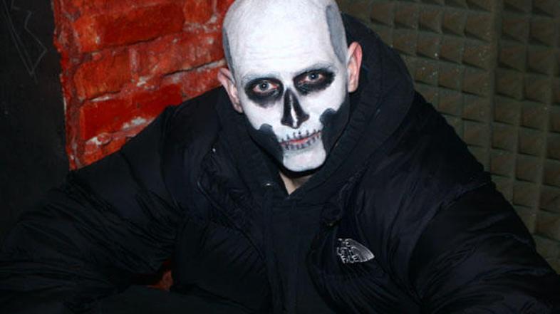 Za vožnjo z masko ali lasuljo 120 evrov. (Foto: Žurnal24)