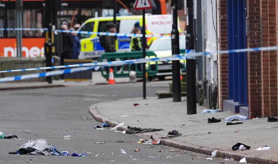 V središču mesta povozil več ljudi