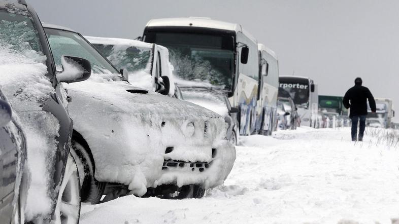 Proti večeru bo Slovenijo zajelo sneženje, ki bo ponehalo jutri dopoldne. Zapadl