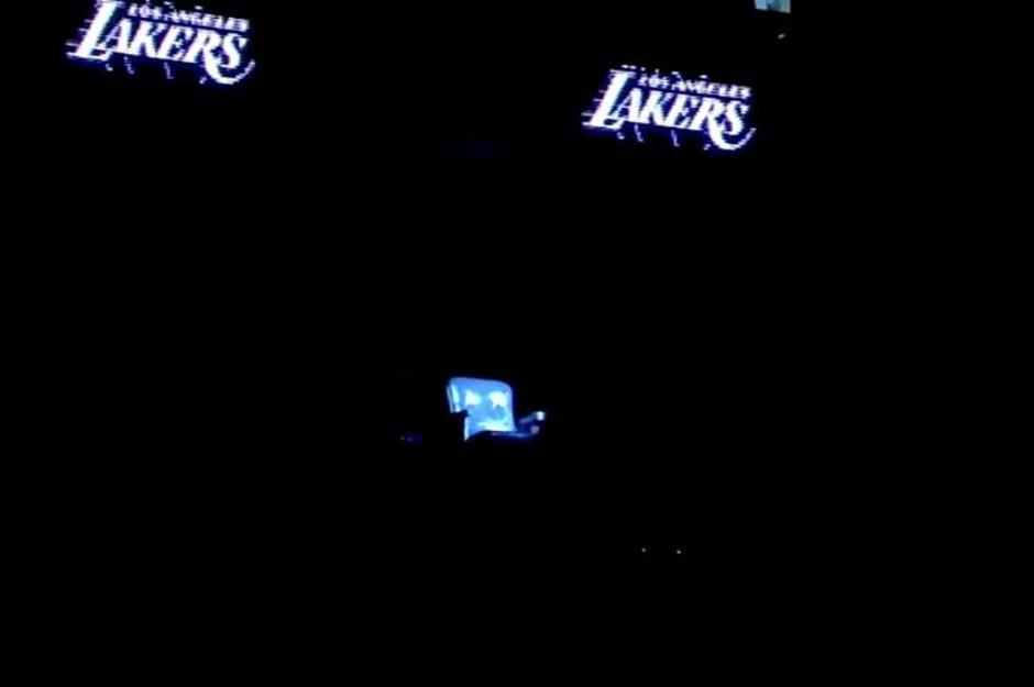 Los Angeles Lakers Buss stol sedež loža Staples Center | Avtor: Reševalni pas/Twitter