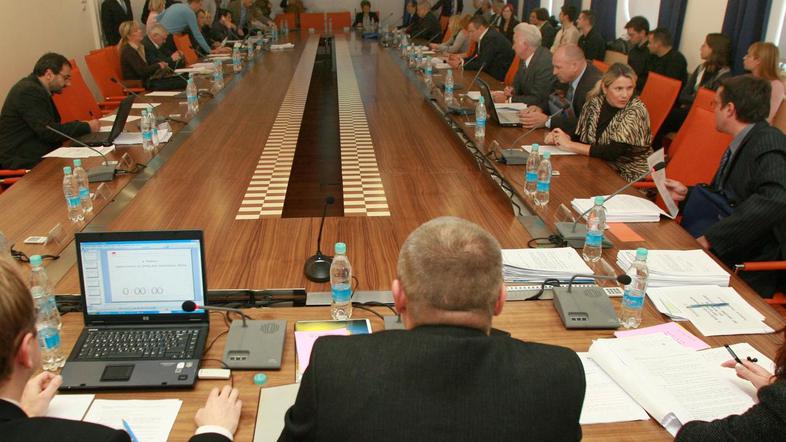 Mariborski mestni svetniki bodo danes glasovali tudi o odloku za graditev žičniš