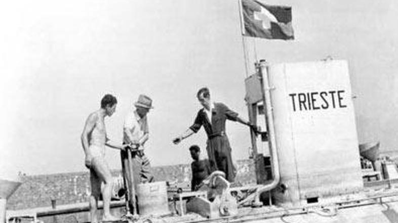 Trst se je spustil na najglobjo podmorsko točko.