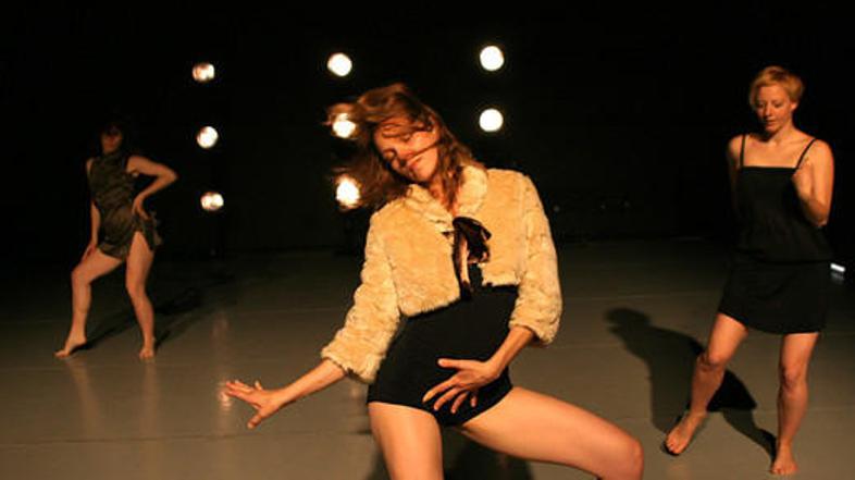 Lanskoletna predstava V senci prestiža (Foto: Uradna stran festivala 2009)