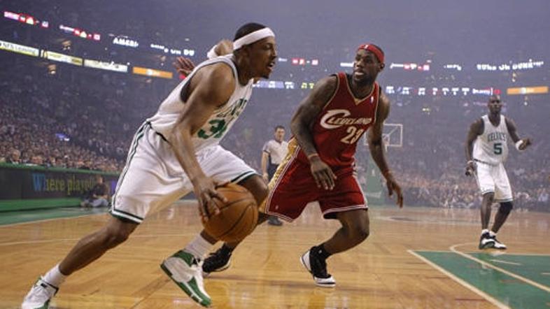 Pierce in James nista imela svojega večera, pač pa ga je z 28 točkami imel Garne