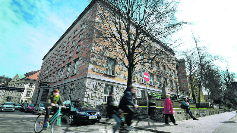 Če se bodo v Nuku odločili, da bo čitalnica odprta vso noč, bo to začelo veljati