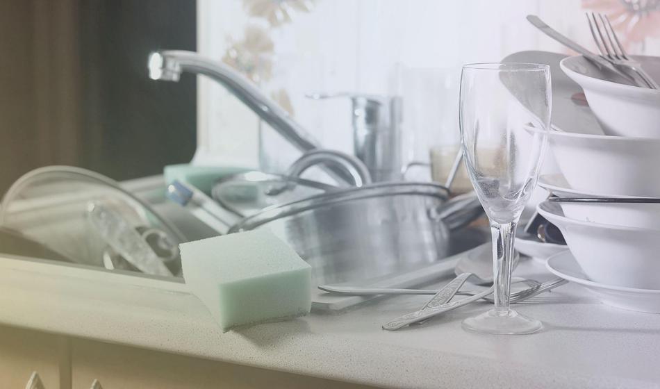 Strokovnjaki razkrivajo, katero pogosto opravilo v kuhinji lahko škoduje zdravju