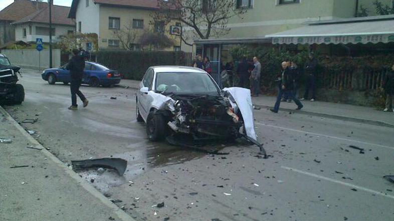 V nesreči so bili lažje poškodovani trije vozniki. (Foto: Bralec Žurnala24)