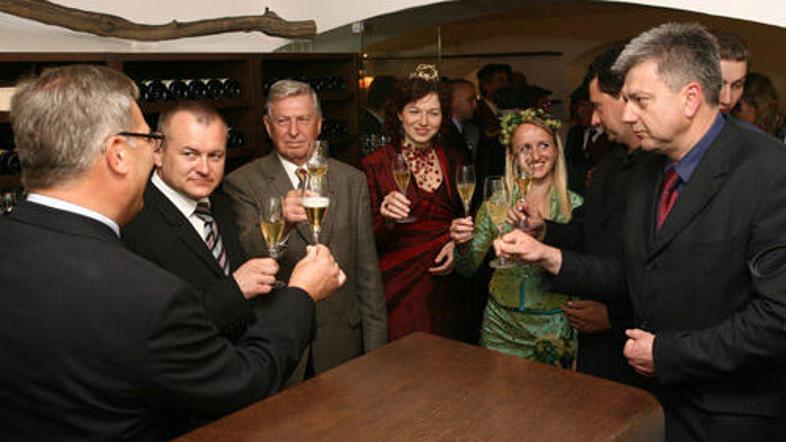 Tako so Hišo Stare trte leta 2007 na pot pospremili vodilni v Mariboru skupaj z 