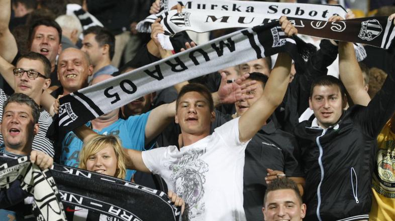 Mura 05 Arsenal Kijev navijači navijač