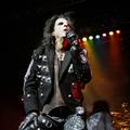 Alice Cooper si je z uspešno in dolgo kariero prislužil vstop v Dvorano slavnih 