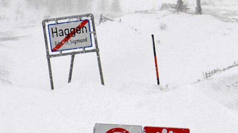Sneg je v začetku leta 2012 ohromil zahod Avstrije.