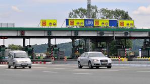 Na cestninski postaji Log bosta predelani dve kabini, predelali pa bodo tudi kab