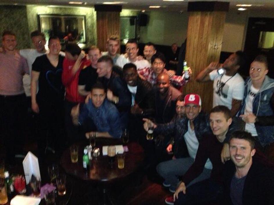 Ferdinand Carrick Anderson Van Persie Valencia Jones Manchester United Aston Vil