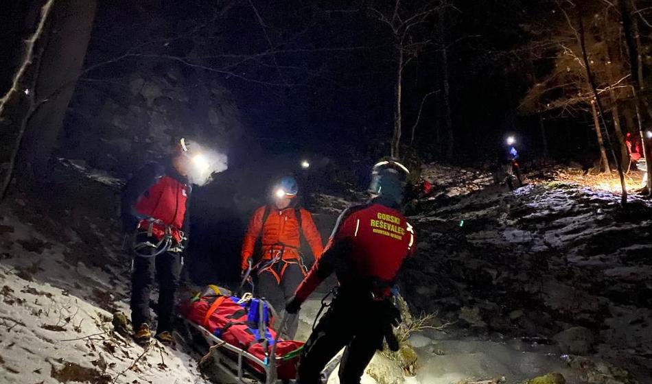 Tokrat so reševali na zaledenelem slapu