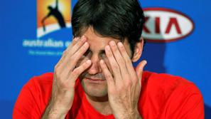 Federer se ne predaja. Optimistično zre v nadaljevanje sezone 2011. (Foto: Reute