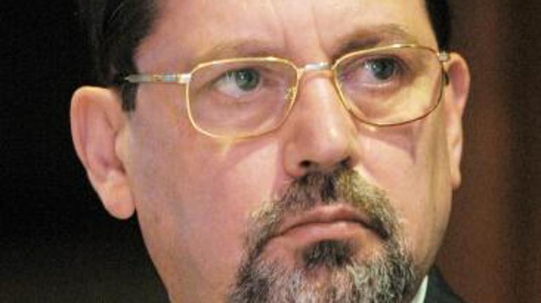 Država je julija 2005 od nekdanjega direktorja STA Tadeja Labernika odkupila zad