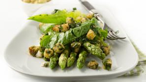 Šparglji na žaru z regratom in gremolato