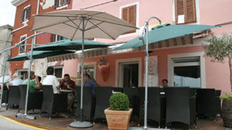 Đelil Saliji trdi, da ni odločal o dodelitvi lokala za slaščičarno svojemu bratu