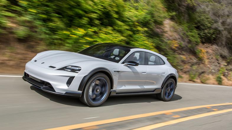 Mission E Cross Turismo