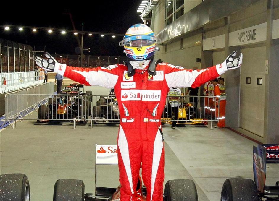 Zmagovalec VN Singapurja Fernando Alonso.