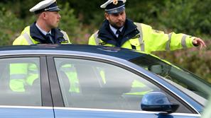 Postojnske prometne policiste razburja načrt o prerazporejanju ljudi. (Foto: Nik